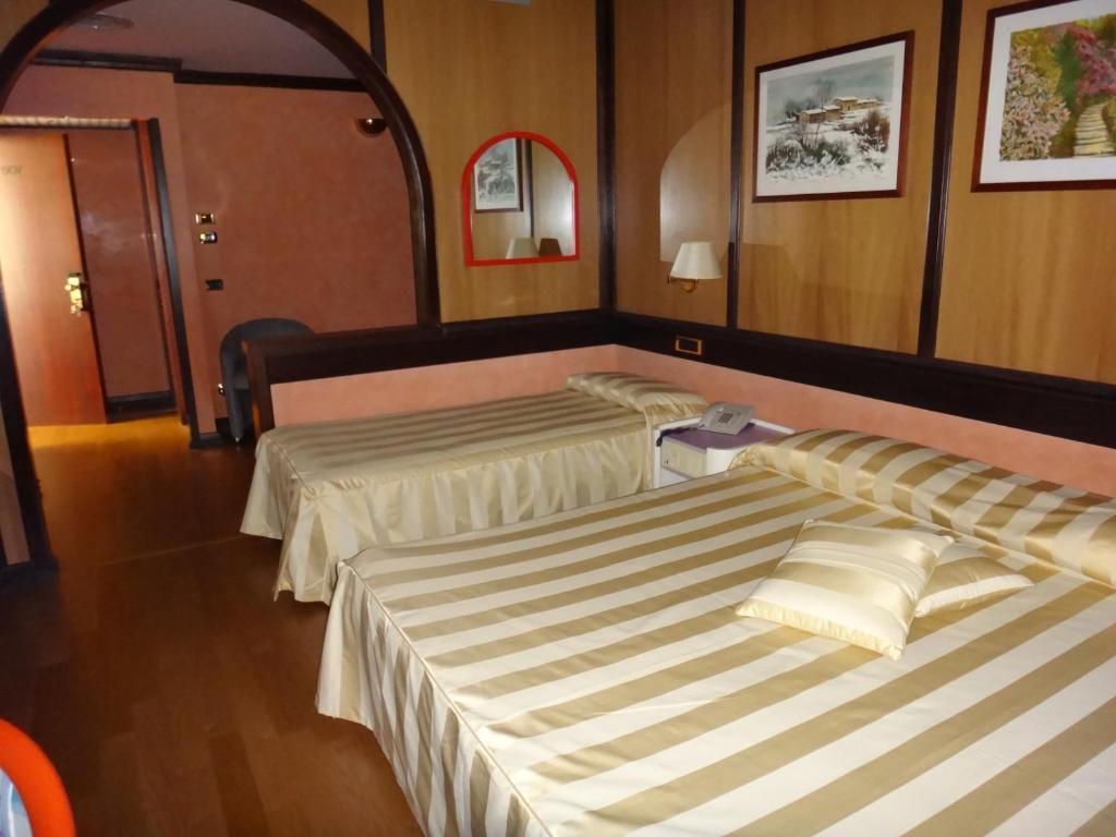 Benny Hotel Catanzaro Chambre photo